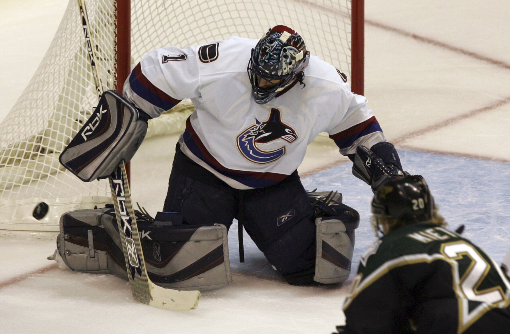 2007: Roberto Luongo sets NHL record for saves in first career playoff start